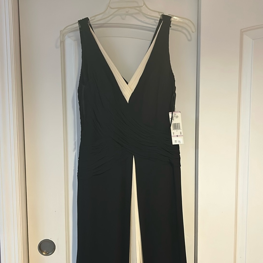 Black floor length pleated black and white v neck dress. NWT. Size 6.